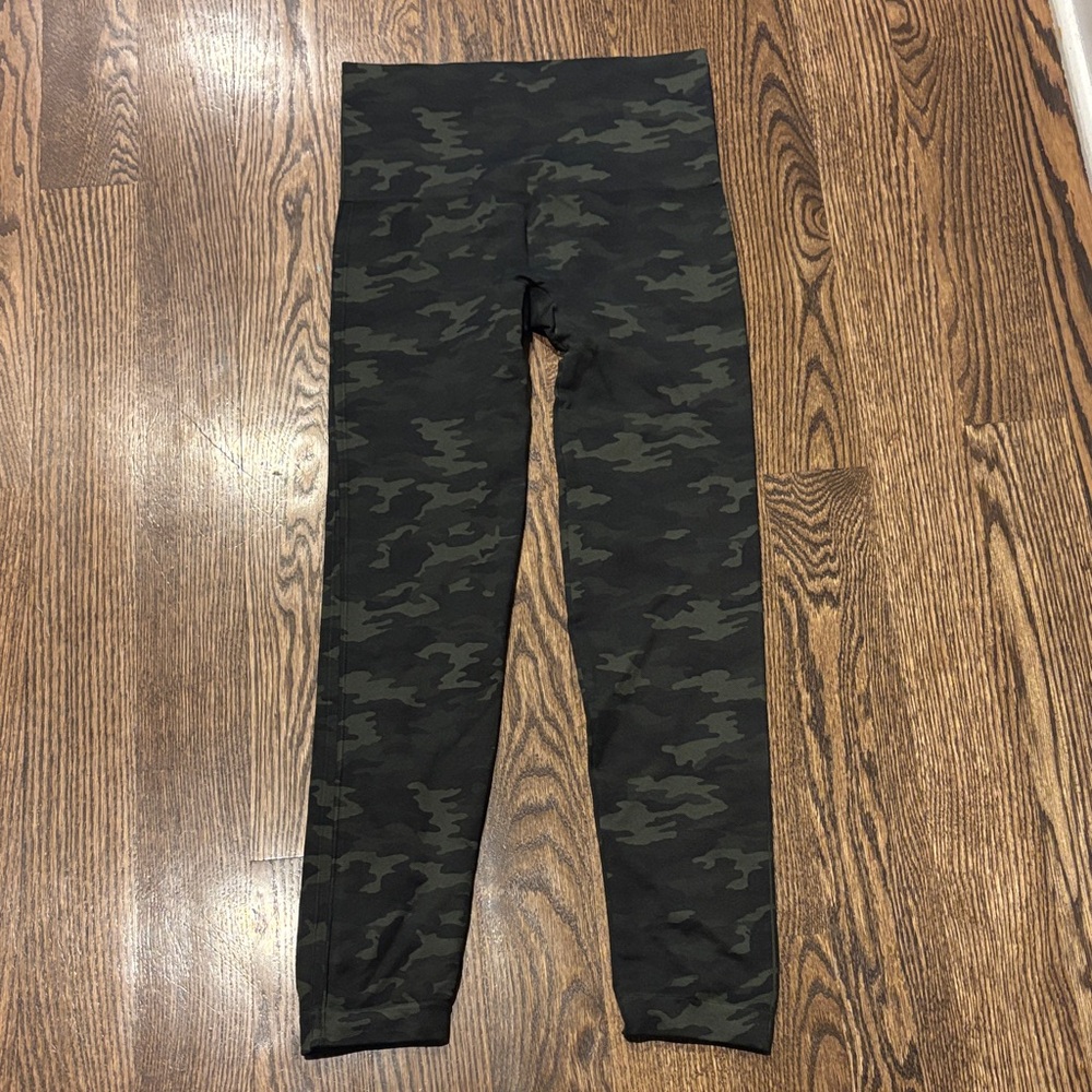 SPANX Camo Leggings - Black and Green NWOT